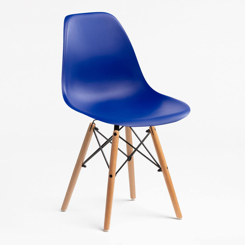 chaise-scandinave-moderne-Akrehamn-bleu-vif